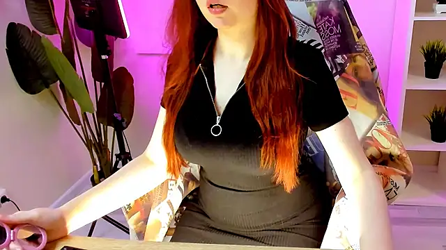 Snapshot of CarolGiggly chatting on April 2026 11:11:01 PM CarolGiggly online show from April 2026 11:11:01 PM