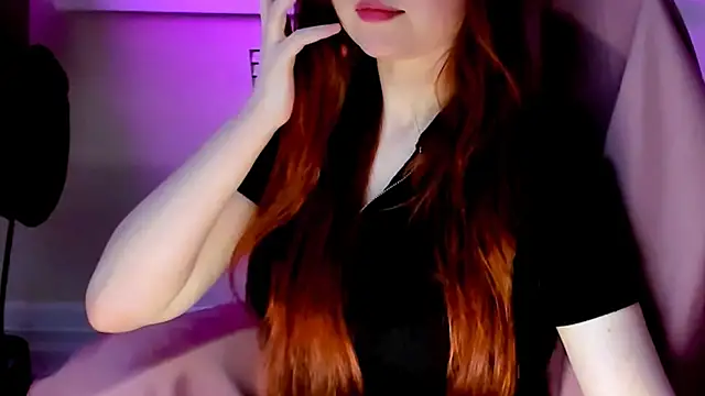 Snapshot of CarolGiggly chatting on May 2026 12:51:02 AM CarolGiggly online show from May 2026 12:51:02 AM