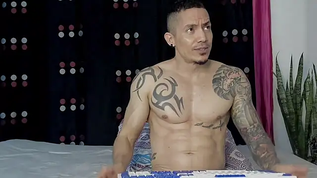 Snapshot of Alex_motta chatting on December 2024 06:03:02 AM Alex motta online show from December 2024 06:03:02 AM