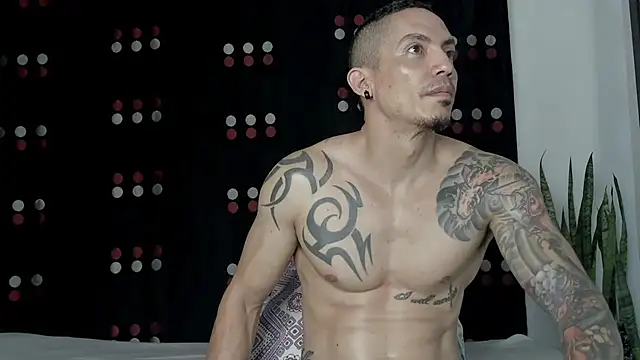 Snapshot of Alex_motta chatting on December 2024 01:07:02 PM Alex motta online show from December 2024 01:07:02 PM