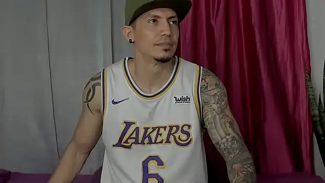 Snapshot of Alex_motta chatting on December 2024 11:38:02 PM Alex motta online show from December 2024 11:38:02 PM