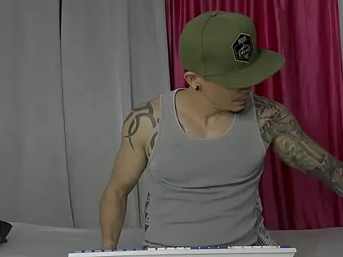 Snapshot of Alex_motta chatting on January 2025 12:55:02 AM Alex motta online show from January 2025 12:55:02 AM