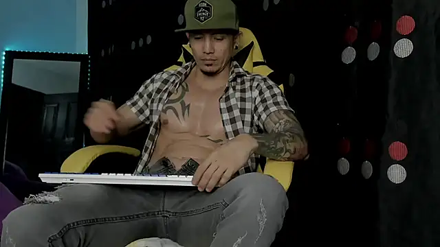 Snapshot of Alex_motta chatting on March 2025 05:17:02 AM Alex motta online show from March 2025 05:17:02 AM