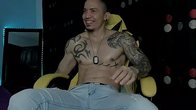 Snapshot of Alex_motta chatting on March 2025 01:42:02 AM Alex motta online show from March 2025 01:42:02 AM