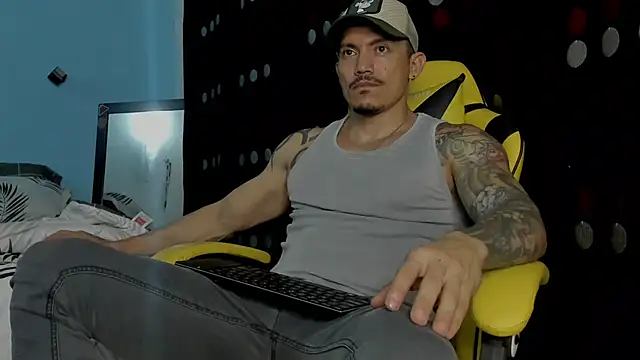 Snapshot of Alex_motta chatting on September 2025 03:50:02 AM Alex motta online show from September 2025 03:50:02 AM