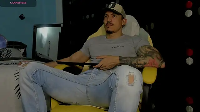 Snapshot of Alex_motta chatting on September 2025 02:01:02 AM Alex motta online show from September 2025 02:01:02 AM