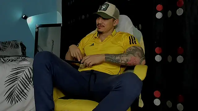 Snapshot of Alex_motta chatting on September 2025 01:40:02 AM Alex motta online show from September 2025 01:40:02 AM