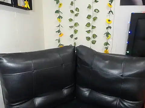 Snapshot of OLIVIAMISSY_02 chatting on January 2025 05:05:02 AM OLIVIAMISSY 02 online show from January 2025 05:05:02 AM