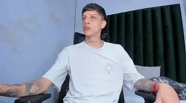 Snapshot of Adam_hard_ chatting on December 2024 07:34:02 PM Adam hard  online show from December 2024 07:34:02 PM