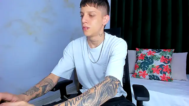 Snapshot of Adam_hard_ chatting on February 2025 07:42:01 PM Adam hard  online show from February 2025 07:42:01 PM