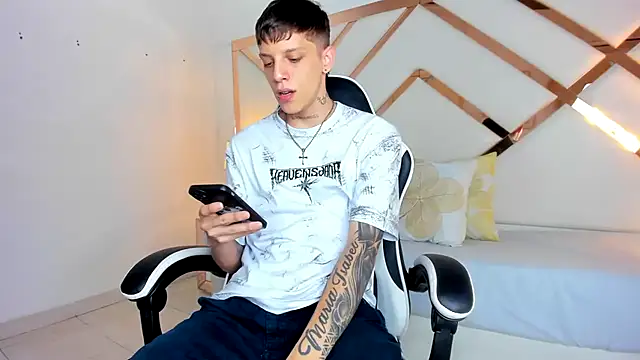 Snapshot of Adam_hard_ chatting on September 2025 07:15:02 PM Adam hard  online show from September 2025 07:15:02 PM