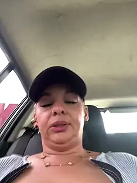 Snapshot of Aligoldbottom chatting on January 2025 06:16:02 PM Aligoldbottom online show from January 2025 06:16:02 PM