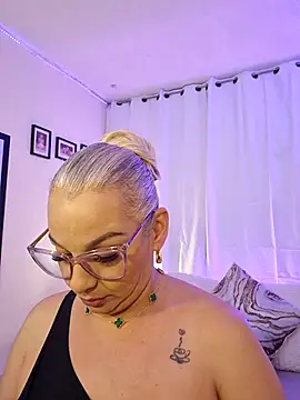 Snapshot of Aligoldbottom chatting on February 2025 06:42:02 PM Aligoldbottom online show from February 2025 06:42:02 PM