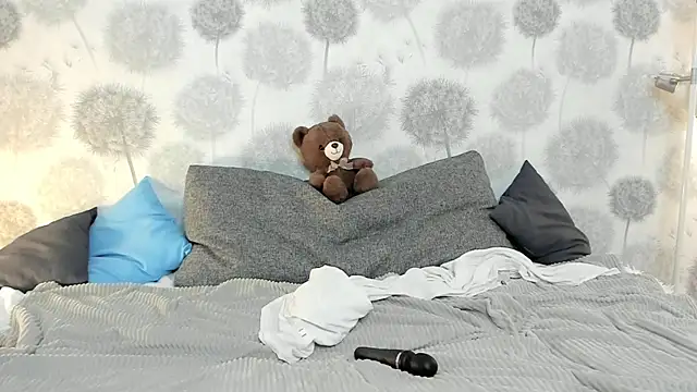 Snapshot of EngelFugler chatting on January 2025 02:42:02 PM EngelFugler online show from January 2025 02:42:02 PM