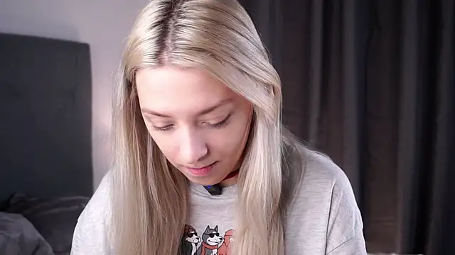 Snapshot of EngelFugler chatting on September 2025 11:10:01 AM EngelFugler online show from September 2025 11:10:01 AM