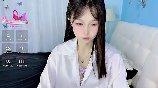 Snapshot of -Wendy__ chatting on April 2026 04:32:02 AM -Wendy online show from April 2026 04:32:02 AM