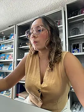 Kay LustyWife online show from December 2025 05:17:01 PM