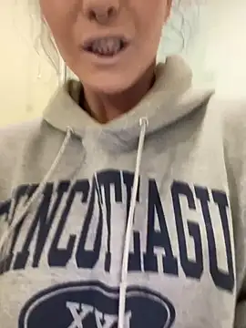 Snapshot of SweetSolez chatting on April 2026 09:12:02 PM SweetSolez online show from April 2026 09:12:02 PM