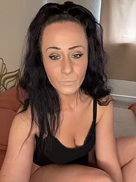 Snapshot of SweetSolez chatting on April 2026 12:45:02 PM SweetSolez online show from April 2026 12:45:02 PM