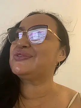 Snapshot of GiaNahomi chatting on December 2024 03:09:01 AM GiaNahomi online show from December 2024 03:09:01 AM