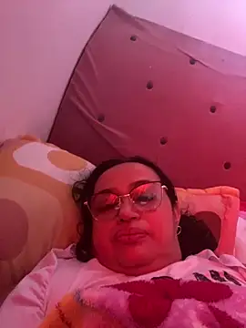 Snapshot of GiaNahomi chatting on December 2024 02:33:01 PM GiaNahomi online show from December 2024 02:33:01 PM