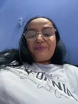 Snapshot of GiaNahomi chatting on December 2024 02:48:02 PM GiaNahomi online show from December 2024 02:48:02 PM