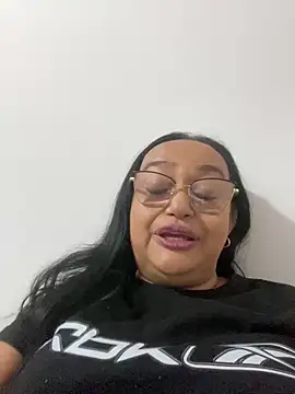 Snapshot of GiaNahomi chatting on December 2024 05:10:02 PM GiaNahomi online show from December 2024 05:10:02 PM