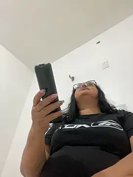 Snapshot of GiaNahomi chatting on December 2024 09:08:01 PM GiaNahomi online show from December 2024 09:08:01 PM