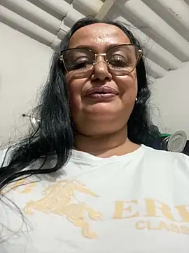 Snapshot of GiaNahomi chatting on January 2025 02:35:02 AM GiaNahomi online show from January 2025 02:35:02 AM