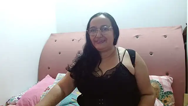 Snapshot of GiaNahomi chatting on February 2025 10:53:01 PM GiaNahomi online show from February 2025 10:53:01 PM