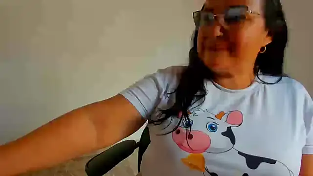 Snapshot of GiaNahomi chatting on March 2025 07:20:02 PM GiaNahomi online show from March 2025 07:20:02 PM