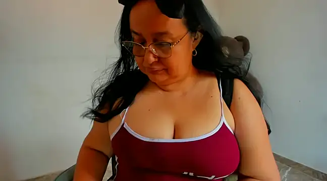 Snapshot of GiaNahomi chatting on March 2025 03:45:02 PM GiaNahomi online show from March 2025 03:45:02 PM