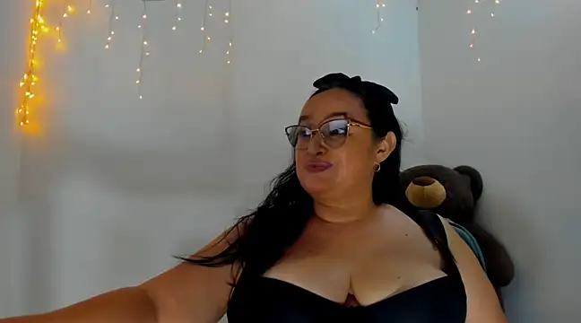 Snapshot of GiaNahomi chatting on March 2025 11:37:02 PM GiaNahomi online show from March 2025 11:37:02 PM