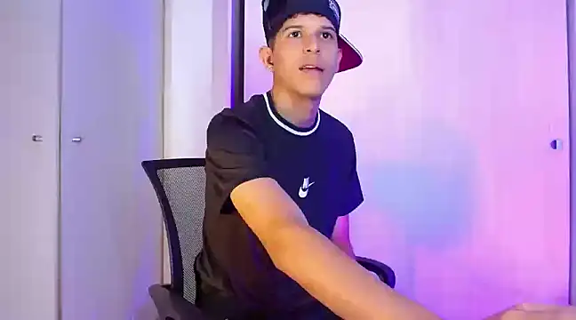 Snapshot of LiamGadiell chatting on December 2024 01:50:02 AM LiamGadiell online show from December 2024 01:50:02 AM