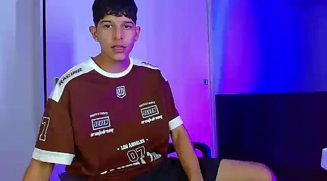 Snapshot of LiamGadiell chatting on December 2024 03:40:01 AM LiamGadiell online show from December 2024 03:40:01 AM