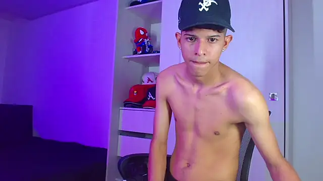 Snapshot of LiamGadiell chatting on February 2025 01:46:02 AM LiamGadiell online show from February 2025 01:46:02 AM