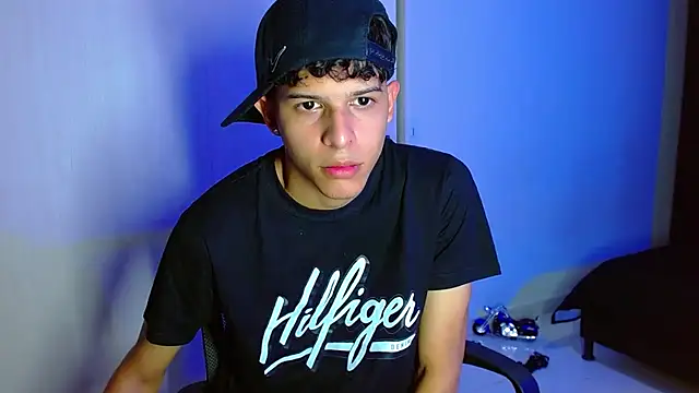 Snapshot of LiamGadiell chatting on March 2025 03:54:01 AM LiamGadiell online show from March 2025 03:54:01 AM