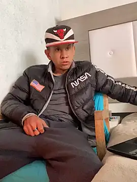 oiram27 online show from February 2025 09:22:01 PM