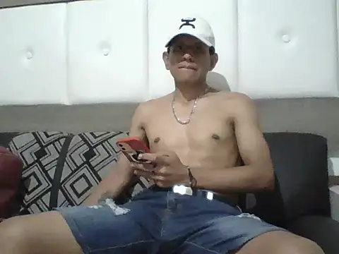 oiram27 online show from October 2025 10:28:02 PM