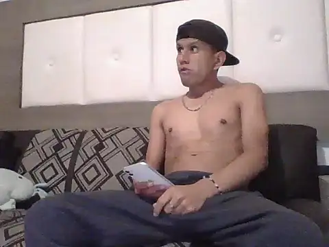 oiram27 online show from November 2025 12:33:01 AM