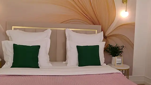 milaleoneli online show from June 2026 03:09:01 PM