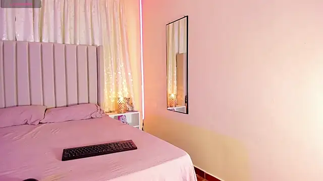 Snapshot of Aliison_Smith chatting on January 2025 01:51:02 AM Aliison Smith online show from January 2025 01:51:02 AM