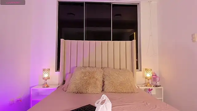 Snapshot of Aliison_Smith chatting on November 2025 04:34:02 AM Aliison Smith online show from November 2025 04:34:02 AM