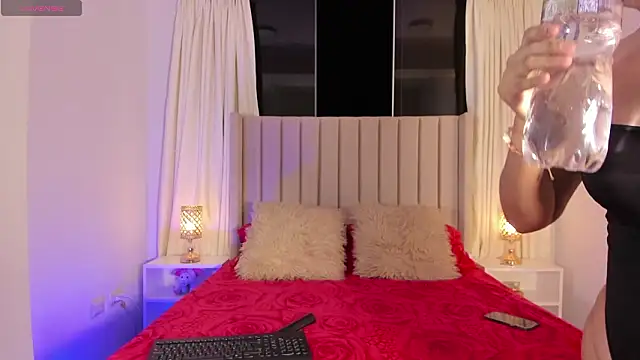 Snapshot of Aliison_Smith chatting on March 2026 04:07:02 AM Aliison Smith online show from March 2026 04:07:02 AM