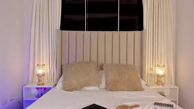 Snapshot of Aliison_Smith chatting on April 2026 03:51:01 AM Aliison Smith online show from April 2026 03:51:01 AM