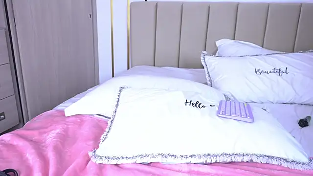 Snapshot of b3llaspringg chatting on March 2025 12:43:01 AM b3llaspringg online show from March 2025 12:43:01 AM