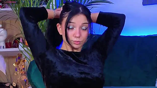 AveryWillow online show from November 2025 03:35:01 PM