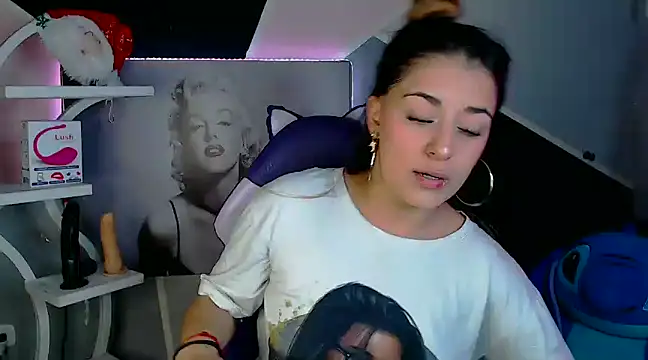 Samanta james19 online show from December 2024 03:47:02 PM