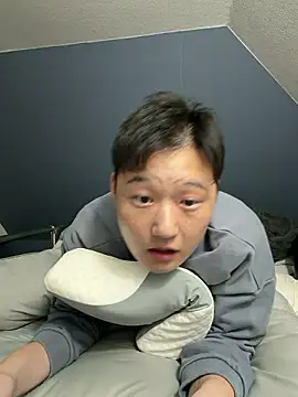 Snapshot of tuki_fu chatting on April 2026 12:07:02 PM tuki fu online show from April 2026 12:07:02 PM