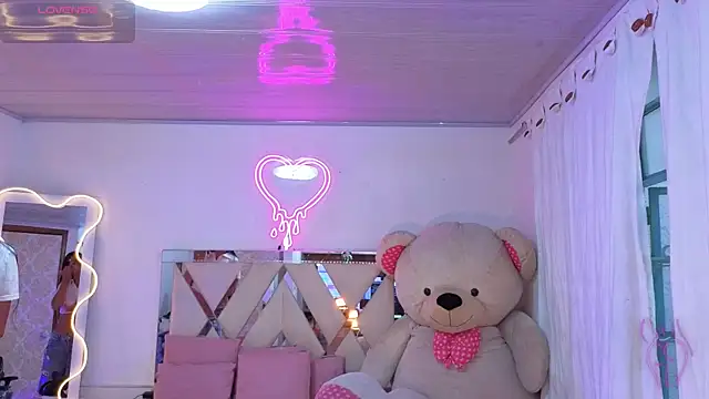 Jazmin tay online show from December 2025 11:50:02 AM